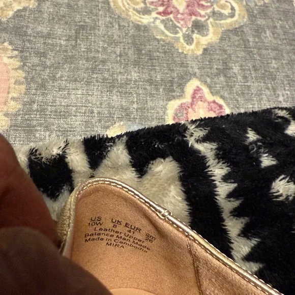 New Naturalizer Gold Chain Accent Flats - Picture 4 of 4